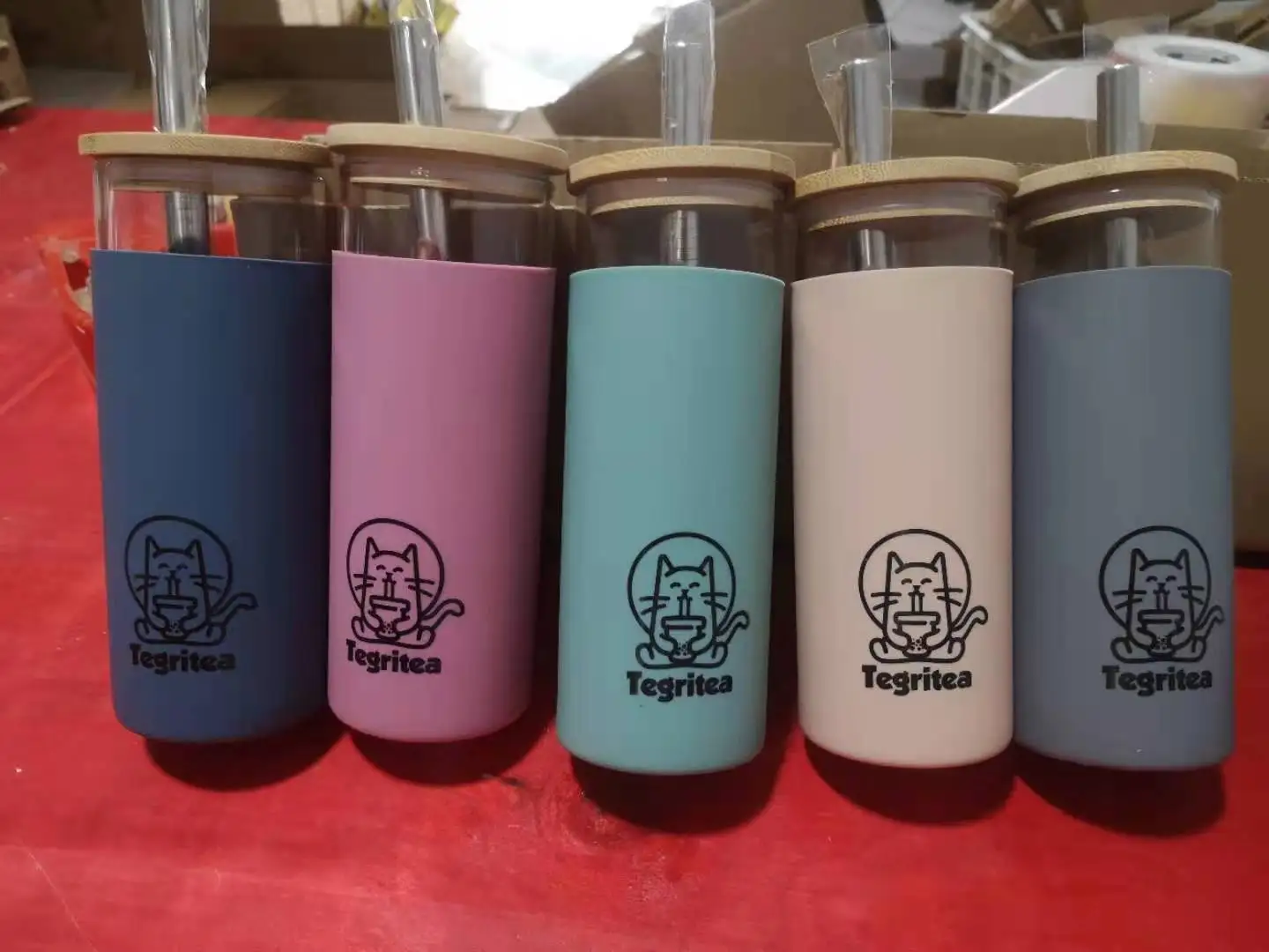 Amazon hot sell 17oz Glass tumbler cup with Silicone Sleeve Bamboo Lid Straw