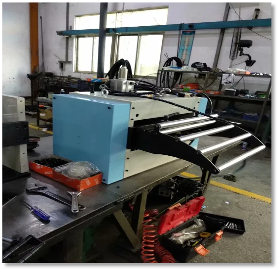 Automatic coil feeder for stamping line servo feeder equipement in metal ceiling production line