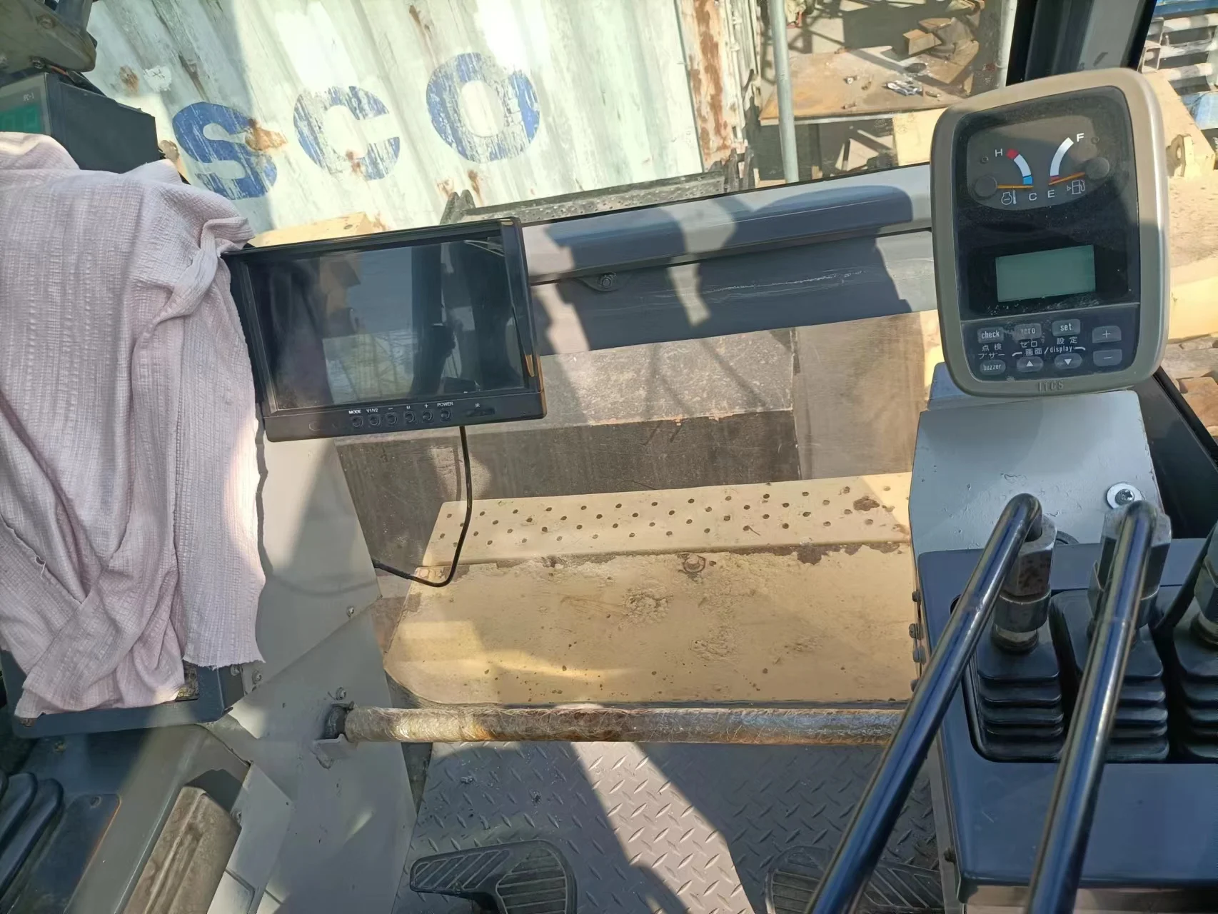 Второй ручной гусеничный кран Kobelco CKE2500 250 тонн