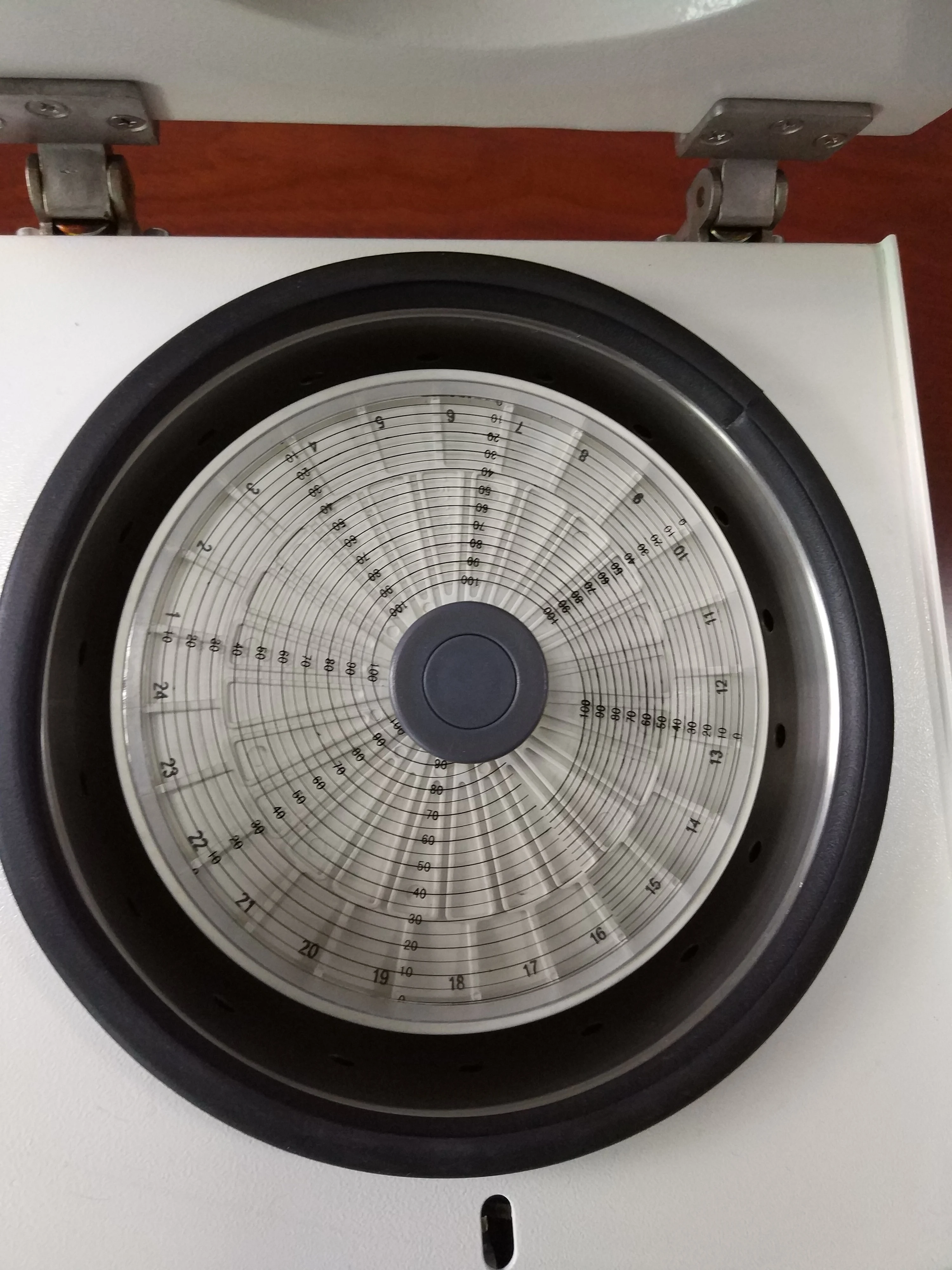 China Table type hematocrit centrifuge with 24 capillary 75mm blood vessel capillary