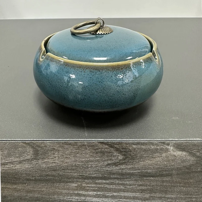 Wholesale Indoor and Outdoor Ceramic Ashtray with Windproof Lid Desktop Smoking Ash Tray for office Smokers