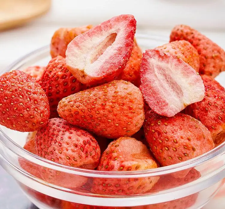 Organic Freeze-Dried Non-Genetically Modified Organic Strawberries in Bulk Packaging