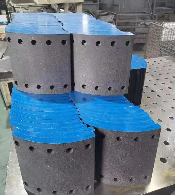 brake lining 19935 OEM 5001860032 8 holes heavy duty truck part RN truck brake  lining 19935