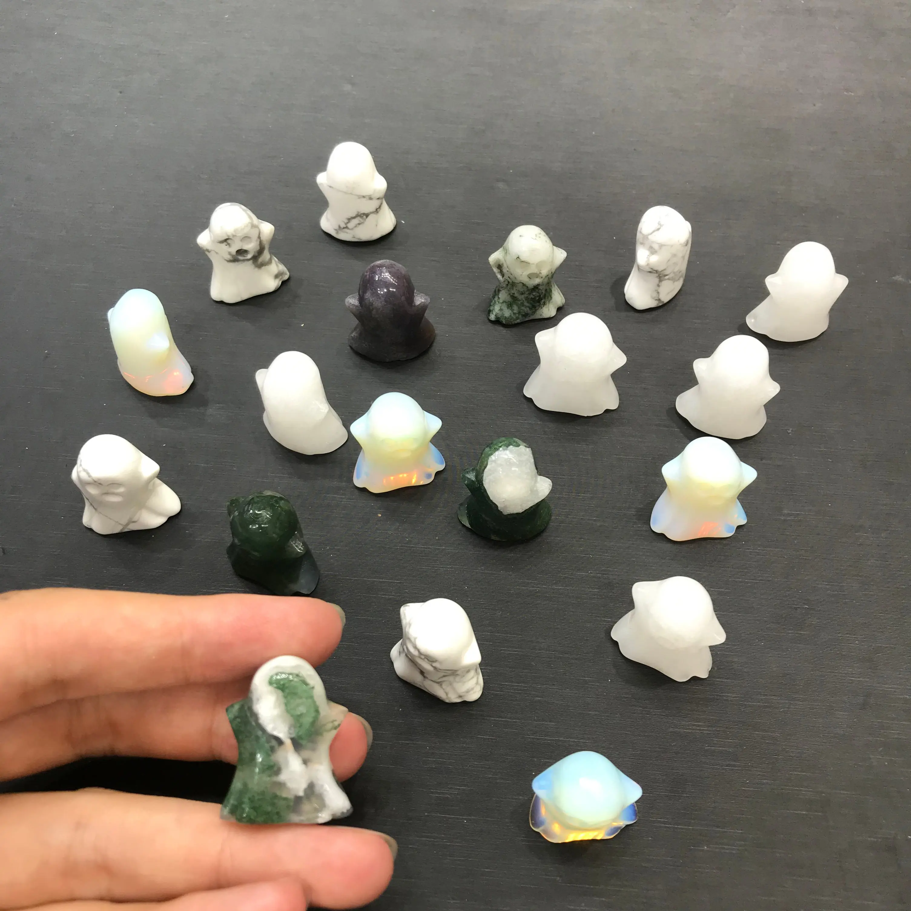 Natural High Quality Mini Moss Agate Clear Quartz Howlite Opalite Crystals Halloween Ghost For Pendant Decoration