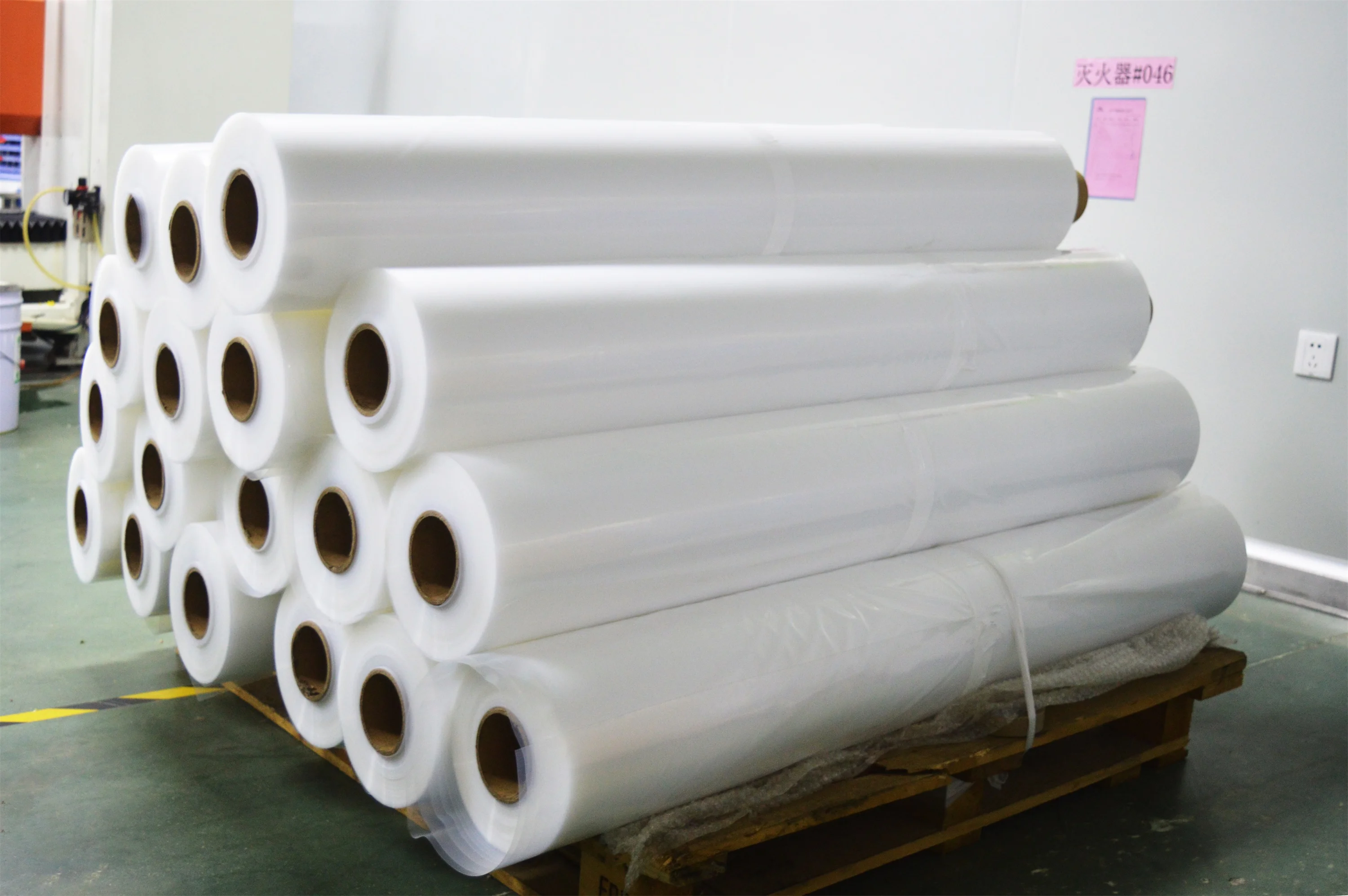 
OEM plastic wrapping film PE three layers co-extrucsion film plastic film rolls for protective or food packaging 