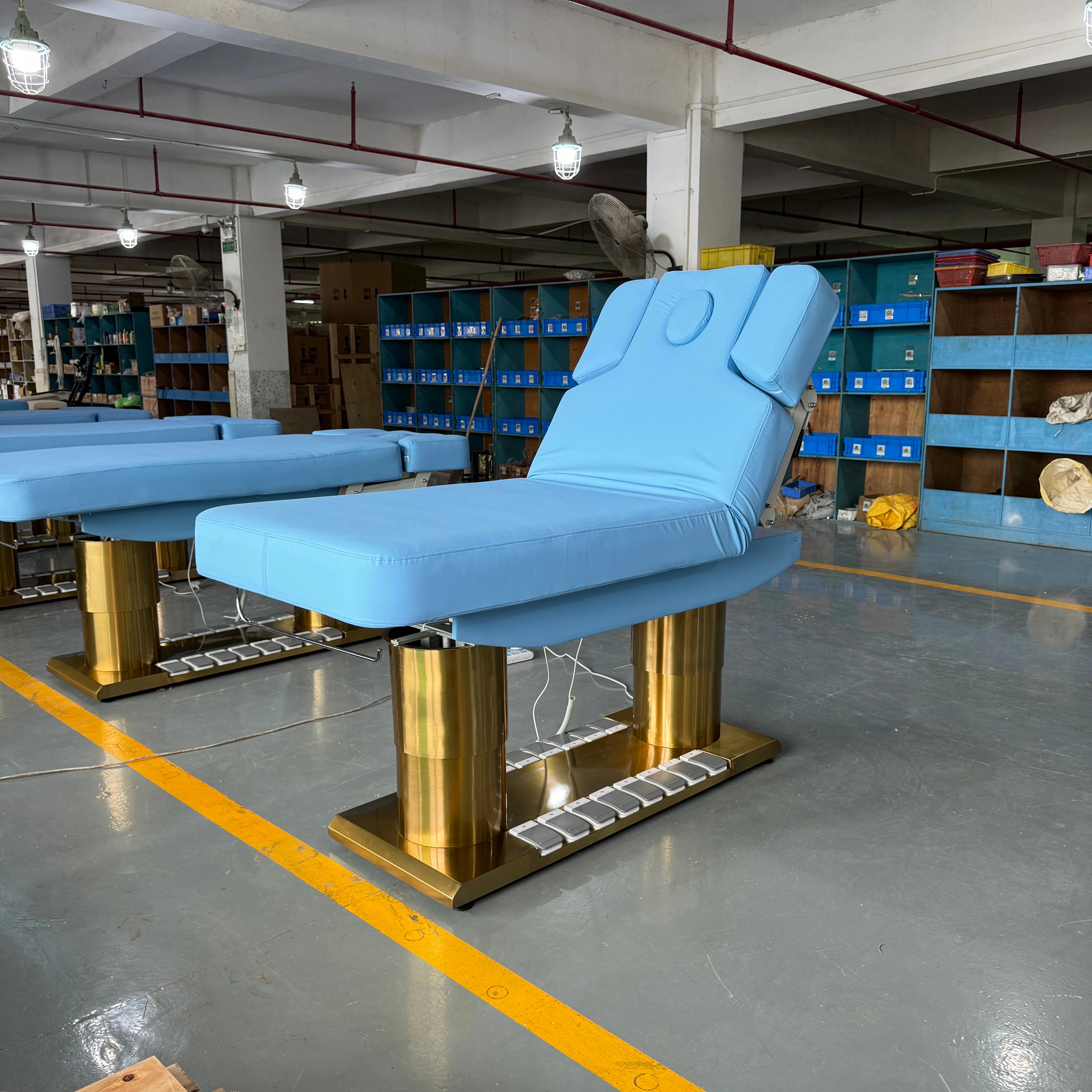 High Quality Luxury Massage Lift Table Professional Electric Facial Beauty Bed with LED Light for Beauty Salon