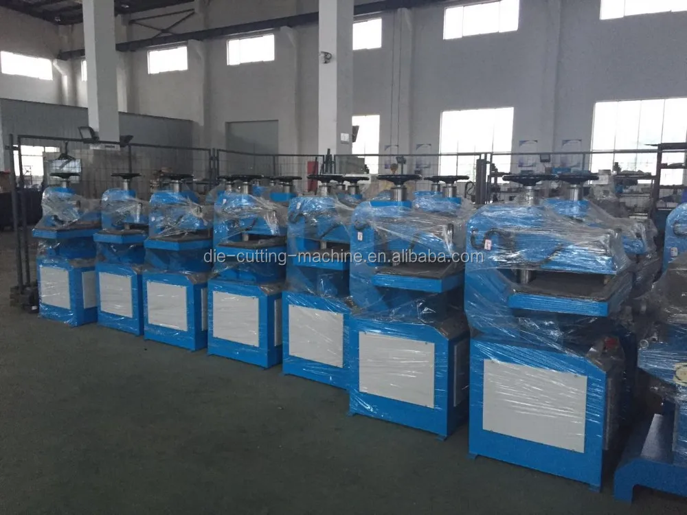 Hydraulic swing beam clicker press