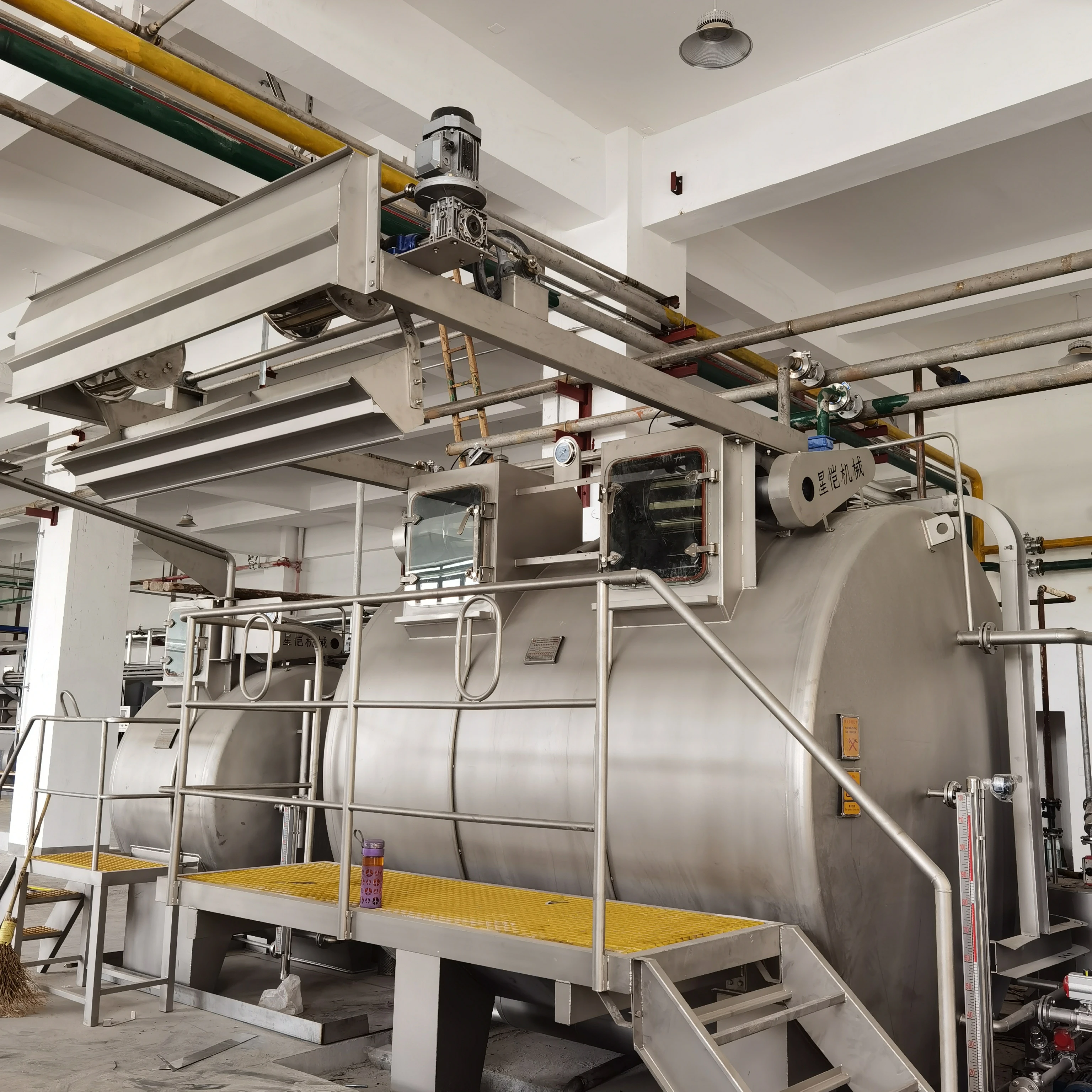 Normal temperature fabric dyeing machine