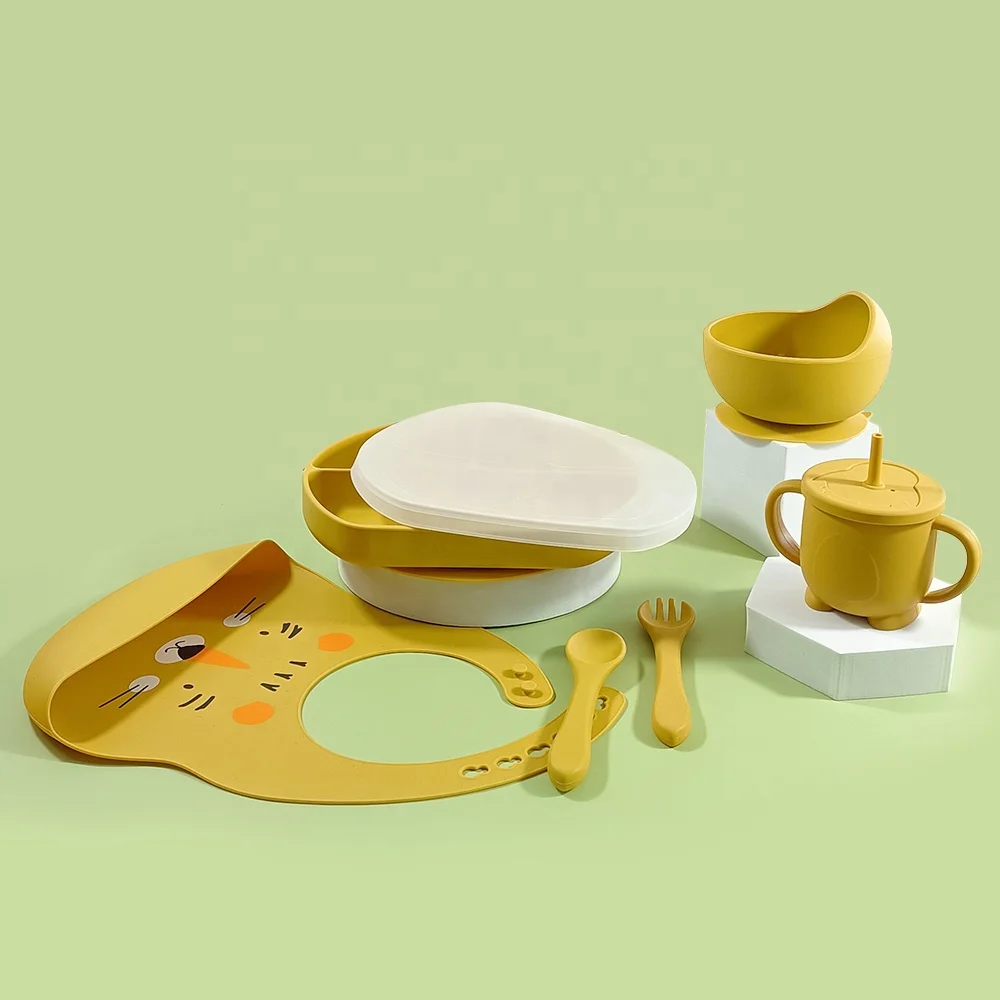 Пищевой силиконовый набор для кормления малышей, Детская тренировочная посуда, крепкая присоска и нагрудник с принтом, набор ложек для воды