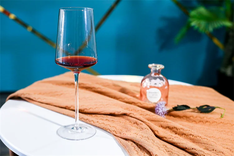 DBE Factory supply stem colored glass wedding decorate lead free crystal glassware red wine glasses