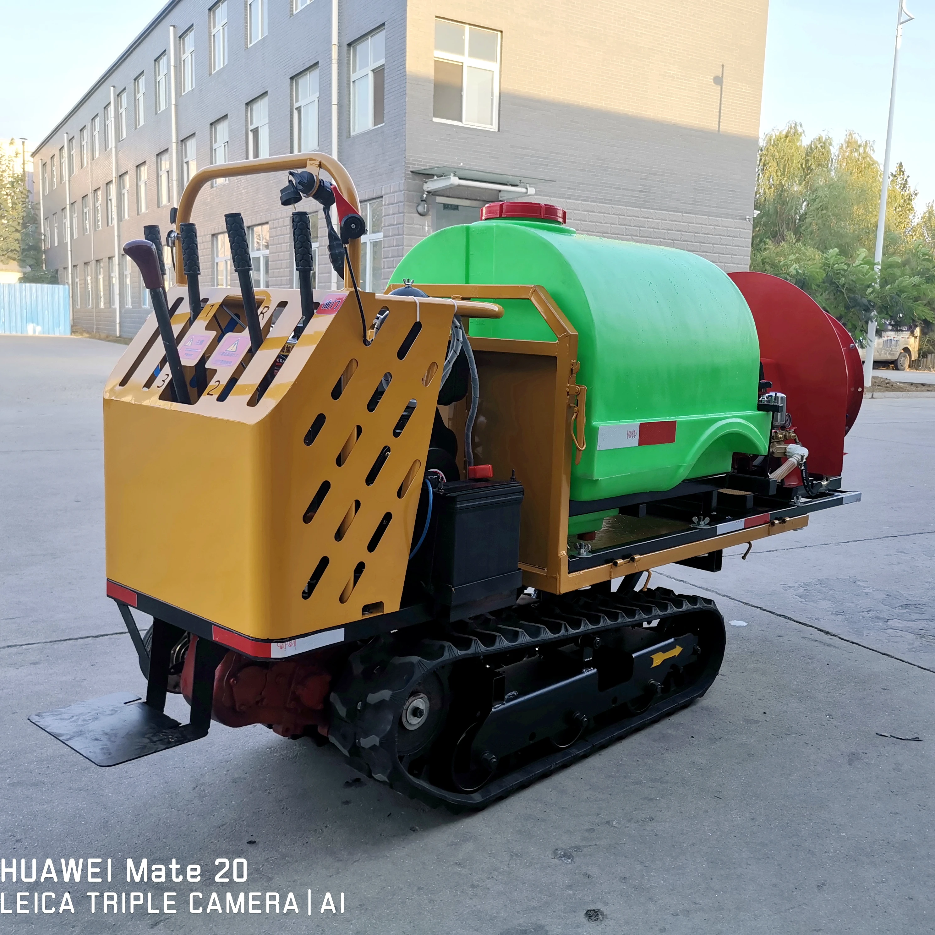 Agricultural Rubber Tracked Crawler Sprayer Machine For Garden Orchard Greenhouse