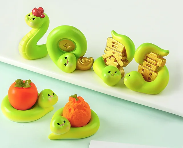 small gift kawaii cartoon chinese new year 3D snake decorations 2025 doll zodiac golden figurines resin kids art craft ornaments