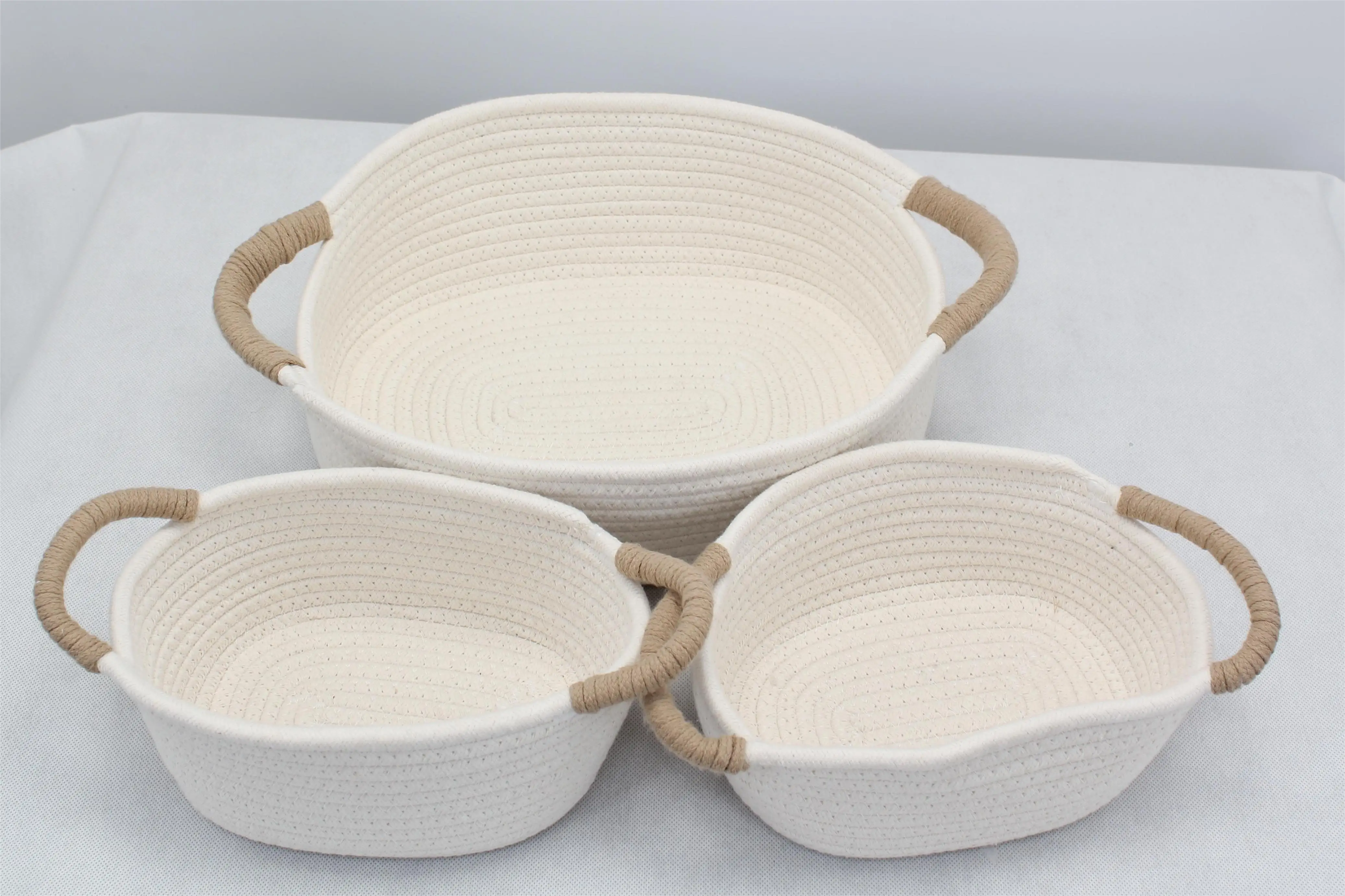 2022 Newest white Cotton Rope Baby Woven Storage Fabric Basket Foldable Storage Bag Basket With Handle