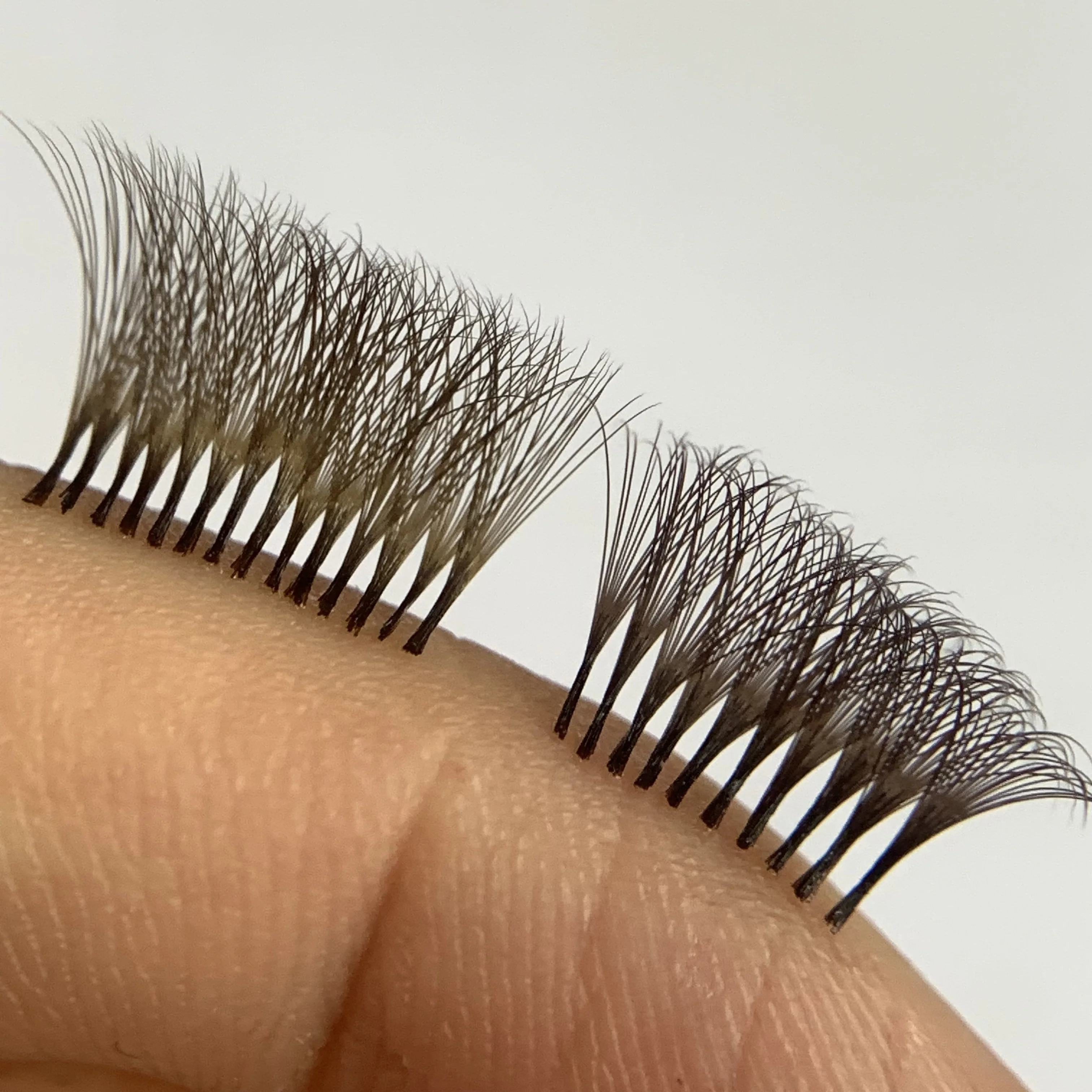 Wholesale Cashmere Soft Brown Color Lashes Dark Brown Russian volume Lashes Extensions 0.03 0.05 0.07 mega volume trays