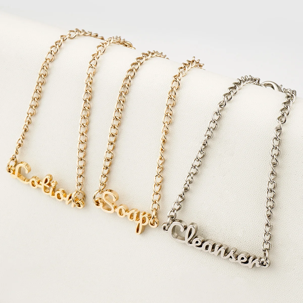 Custom Metal Logo Tags Gold Plated Zamak Metal Charm Pendants Fashion Jewelry Pendants for Necklace Bracelets Diy