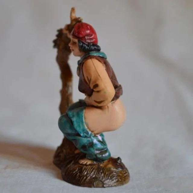 OEM custom hand made resin  traditional figurines decor caganer nativity scene Christmas figurines