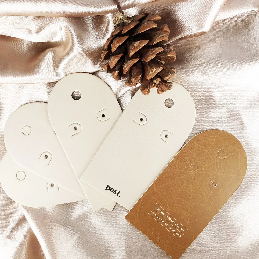 round shape paper jewelry tags with ear hole hang tag string printing logo garment paper tags