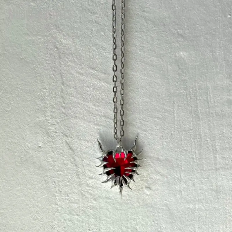 NM47393 Soldered Jewelry Red Glass Crystal Heart Shape Thorn Pendant Cyber Grunge Y2K Stainless Steel Necklace Halloween Gift
