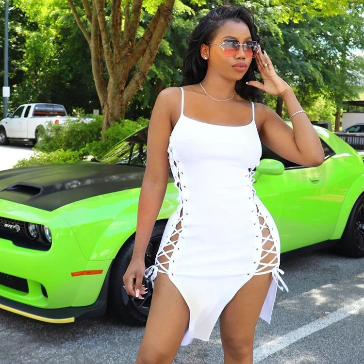 Женское асимметричное платье на завязках белое Бандажное без рукавов с разрезом лето