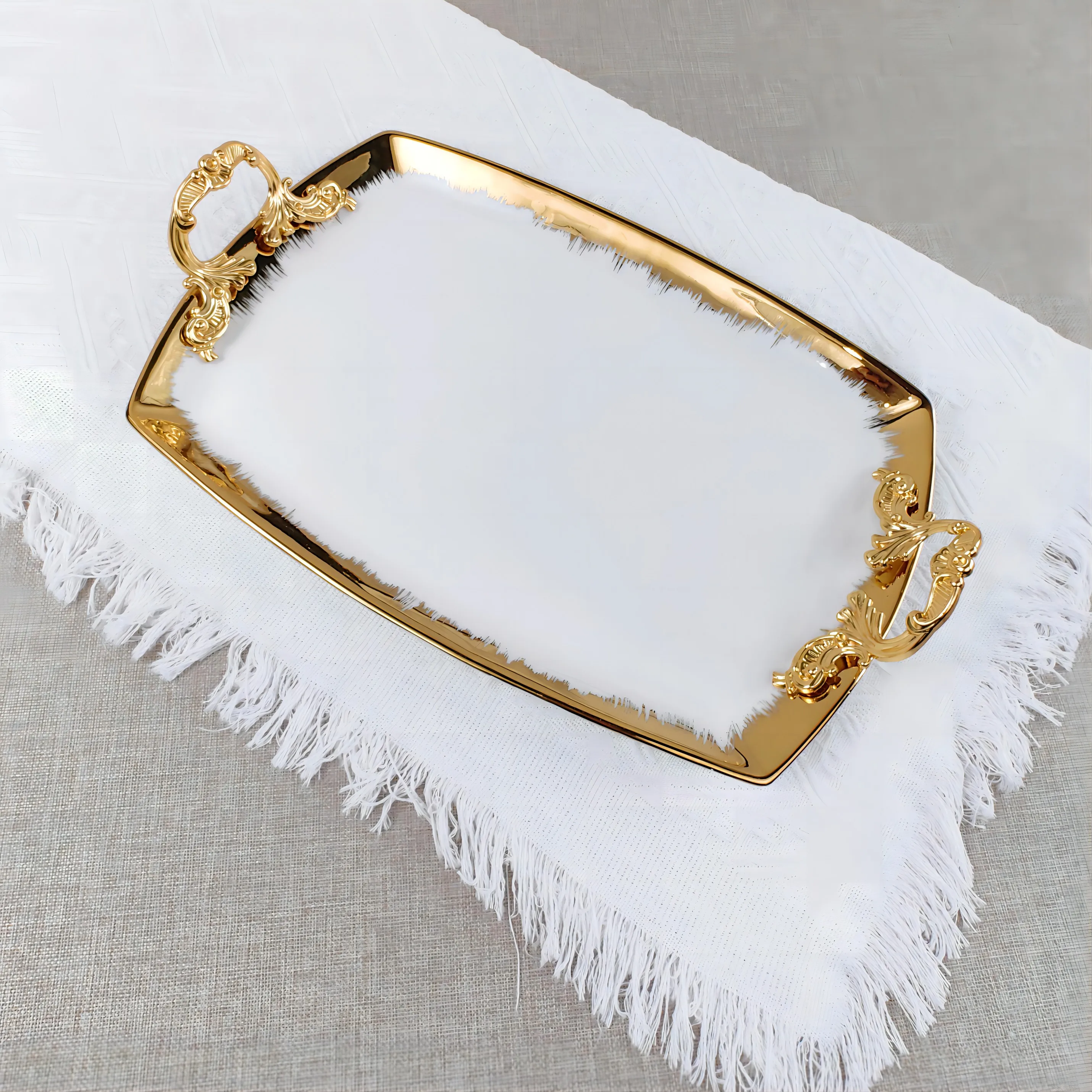 Hot selling plates Factory custom wholesale gilded edge banquet wedding dessert fruit luxury handle design ceramic plates