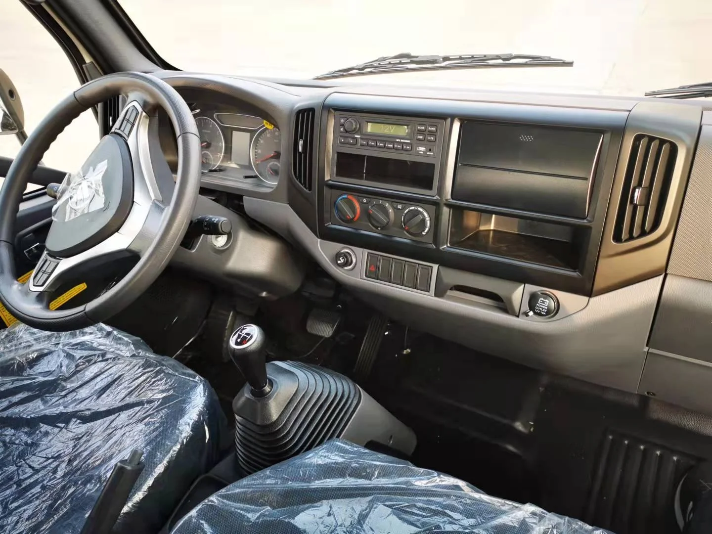 BEST SELLING FOTON 3T CARGO TRUCK WITH 2.237L GASOLINE, ONE AND HALF CABIN, 4.2M LONGER CARGO BODY