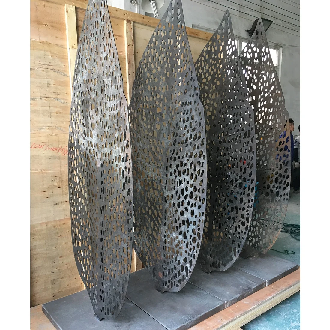 laser cut decorative privacy garden Free standing tree leaf design art pattern corten steel natural rust metal screen