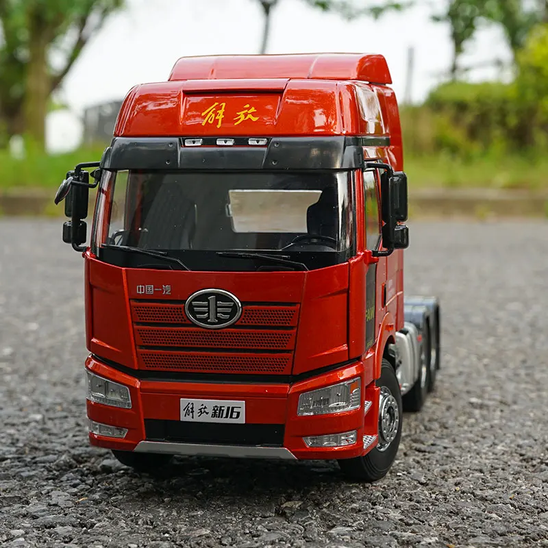 
1:24 original factory liberation car model J6 traction engineering tractor alloy model 