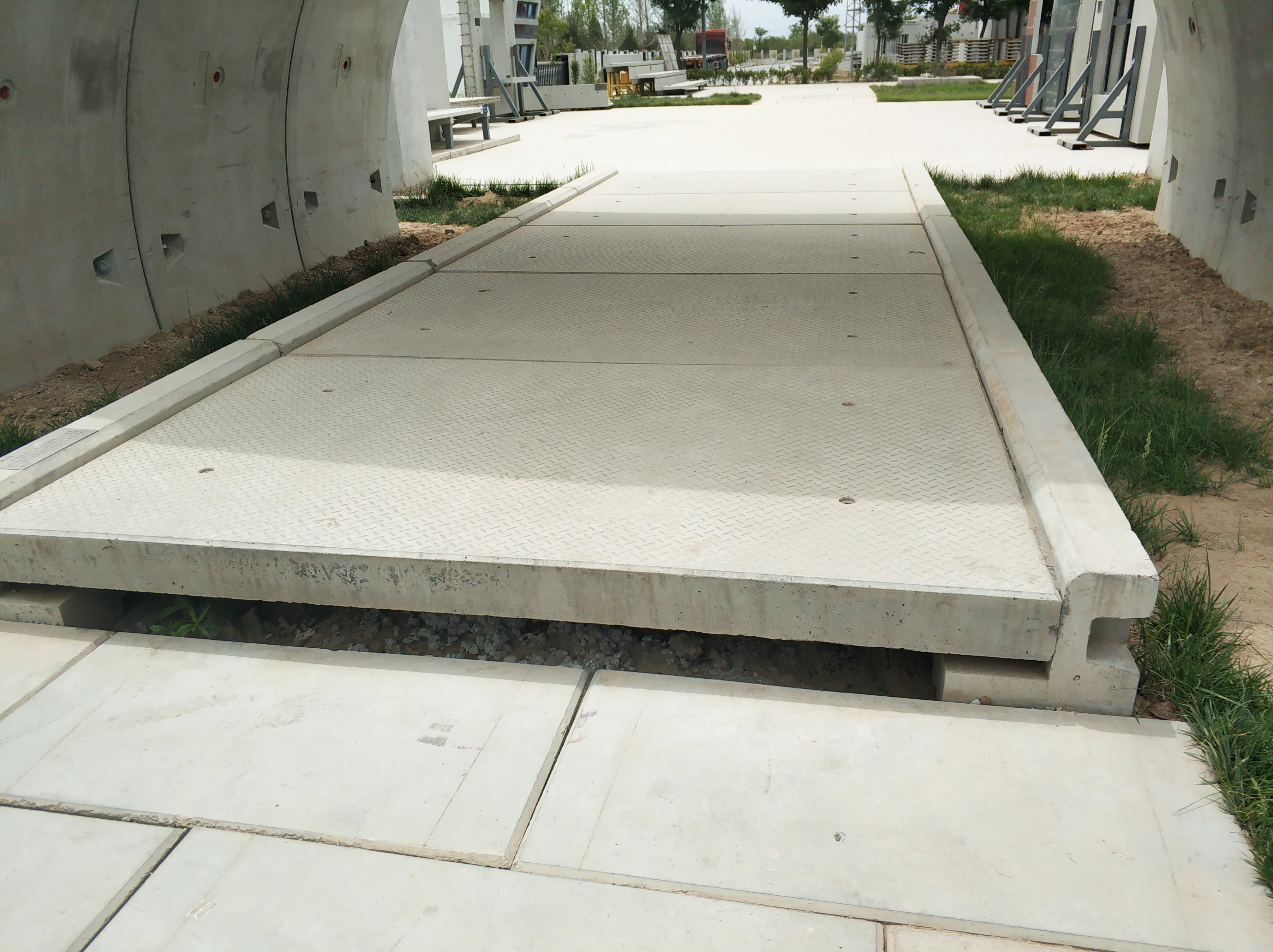 Cement prefabricated road slab steel molds are precision and customized