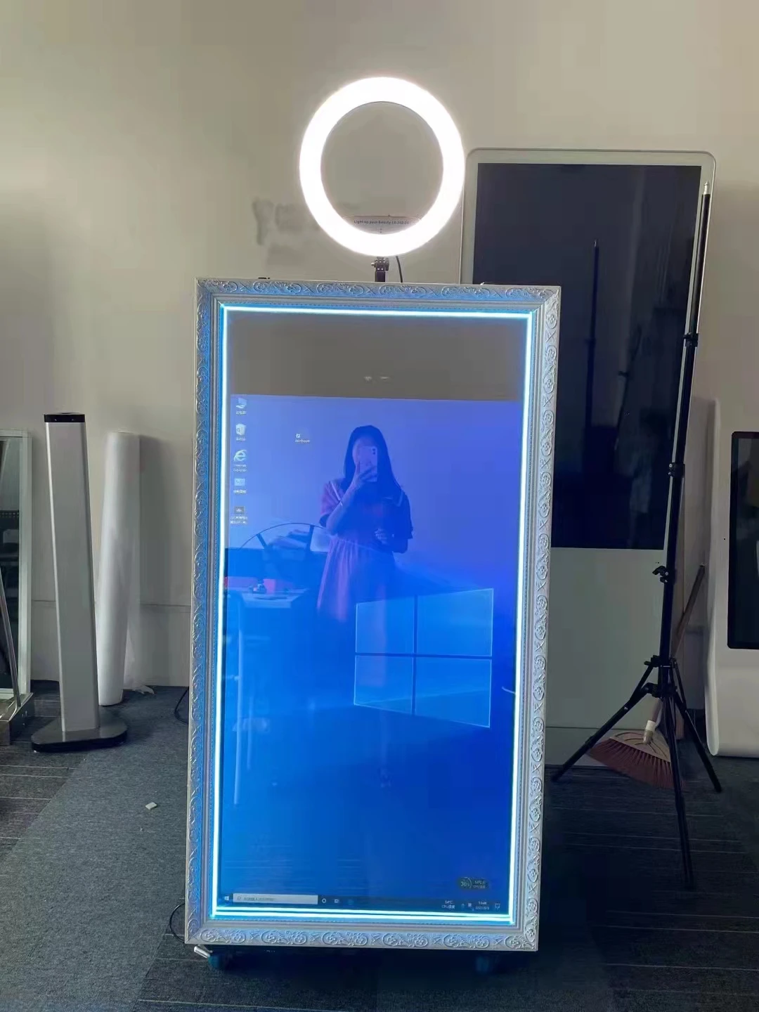 Wholesale 65 Inch Mirror Photo Booth Kiosk Touch Screen Photobooth for Wedding or