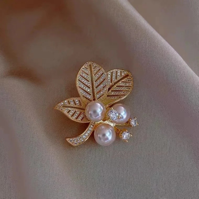 Light Luxury Personality Rhinestone Diamond Pearl Leaf Brooches Women Flower Brooch Pin