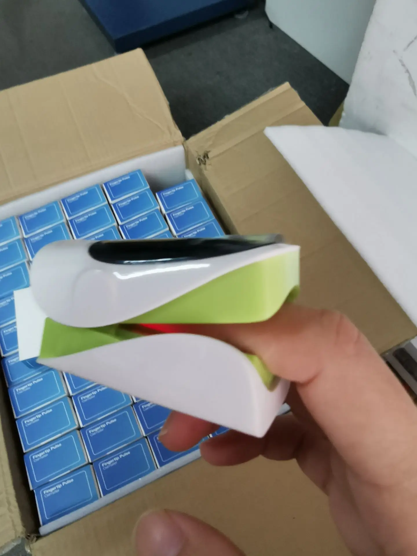  Retail Digital Finger Pulse Oximeter Fingertip