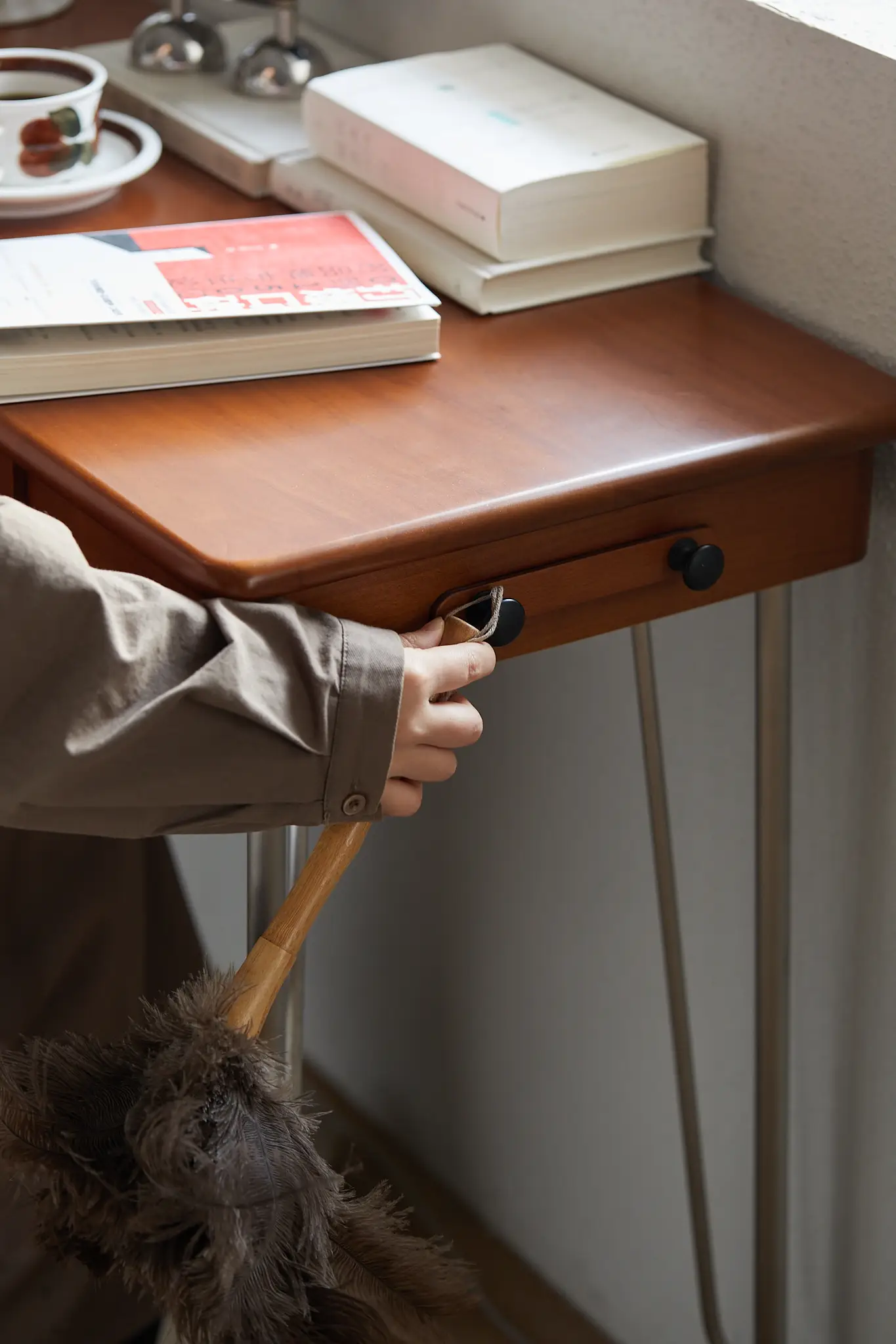 MUU office bedroom multifunctional writing desk modern Socket design desk table with drawer