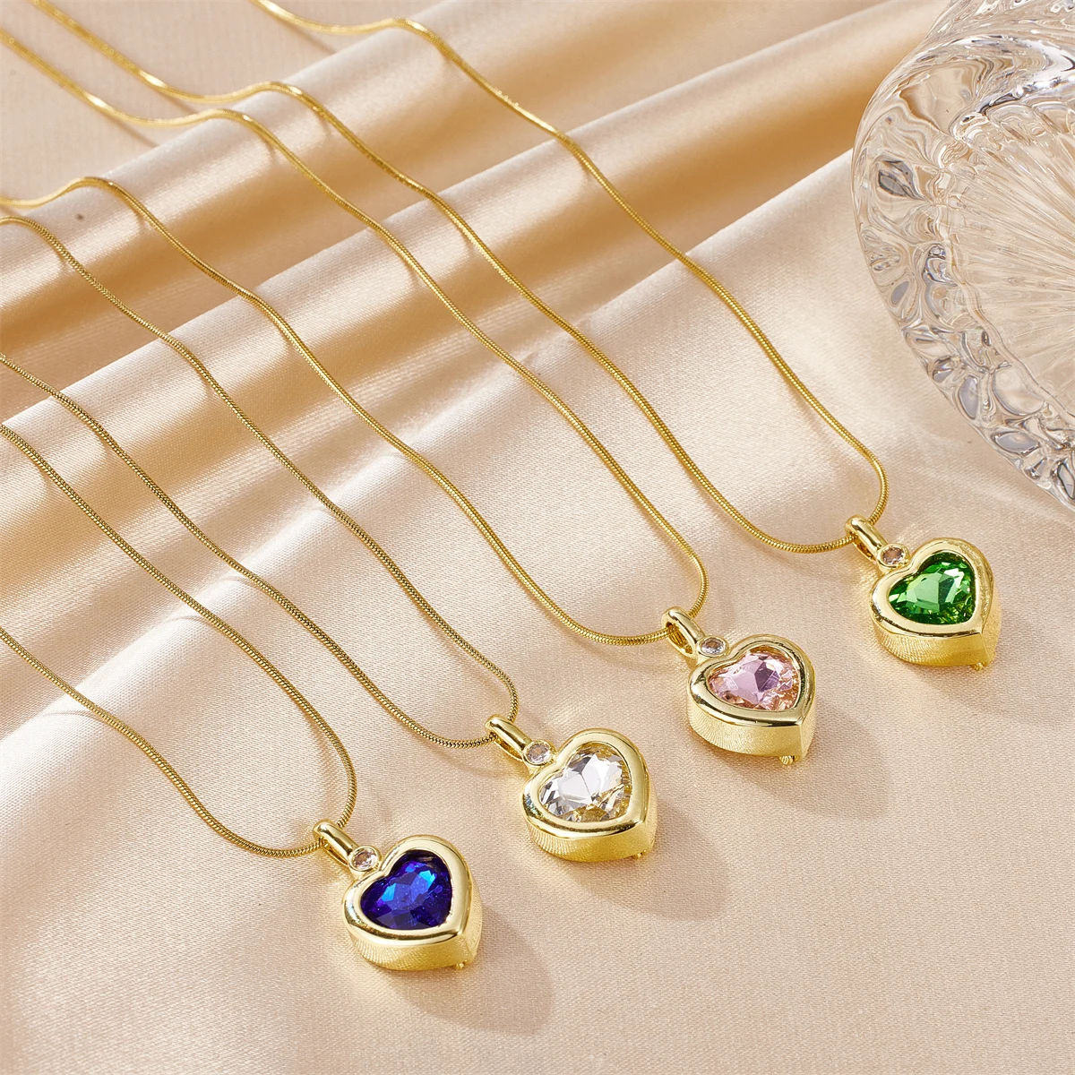 Dainty Stainless Steel Gold Plated Crystal Heart Charms Necklace Waterproof Heart Pendant Fashion Jewelry Necklaces For Women