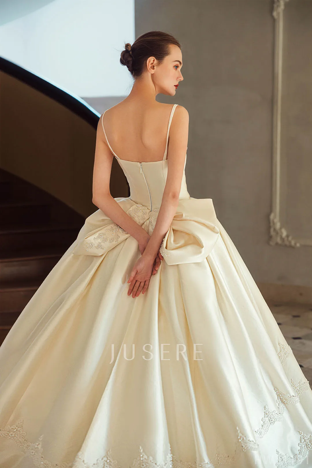 New design spaghetti strap beaded pleated bodice  bow embellishment a line wedding dress satin bridal gown