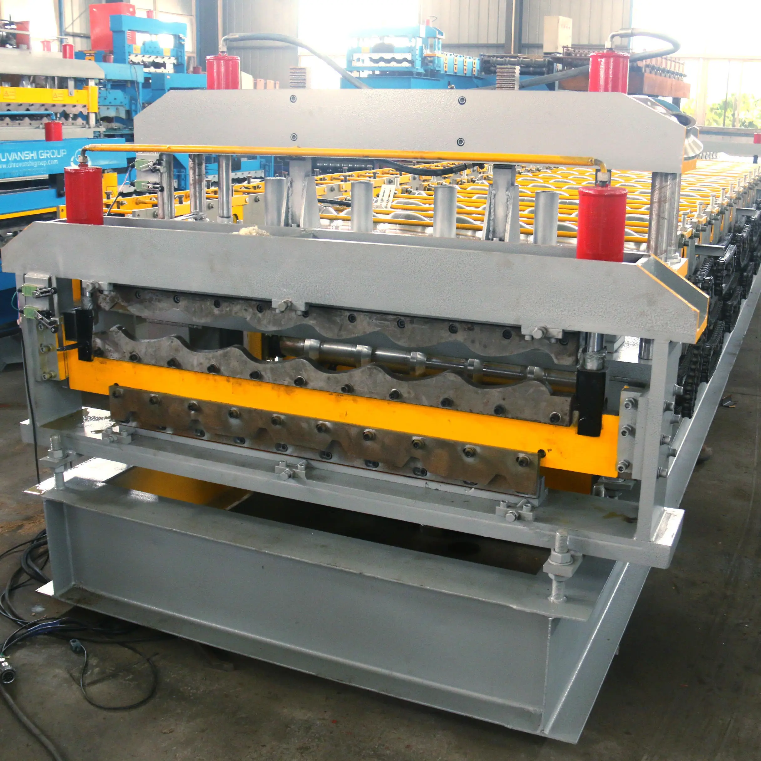 Оптовая цена полностью автоматическая двухслойная машина для формования листовой кровли глазурованной плитки производства трапециевидных листов Ibr