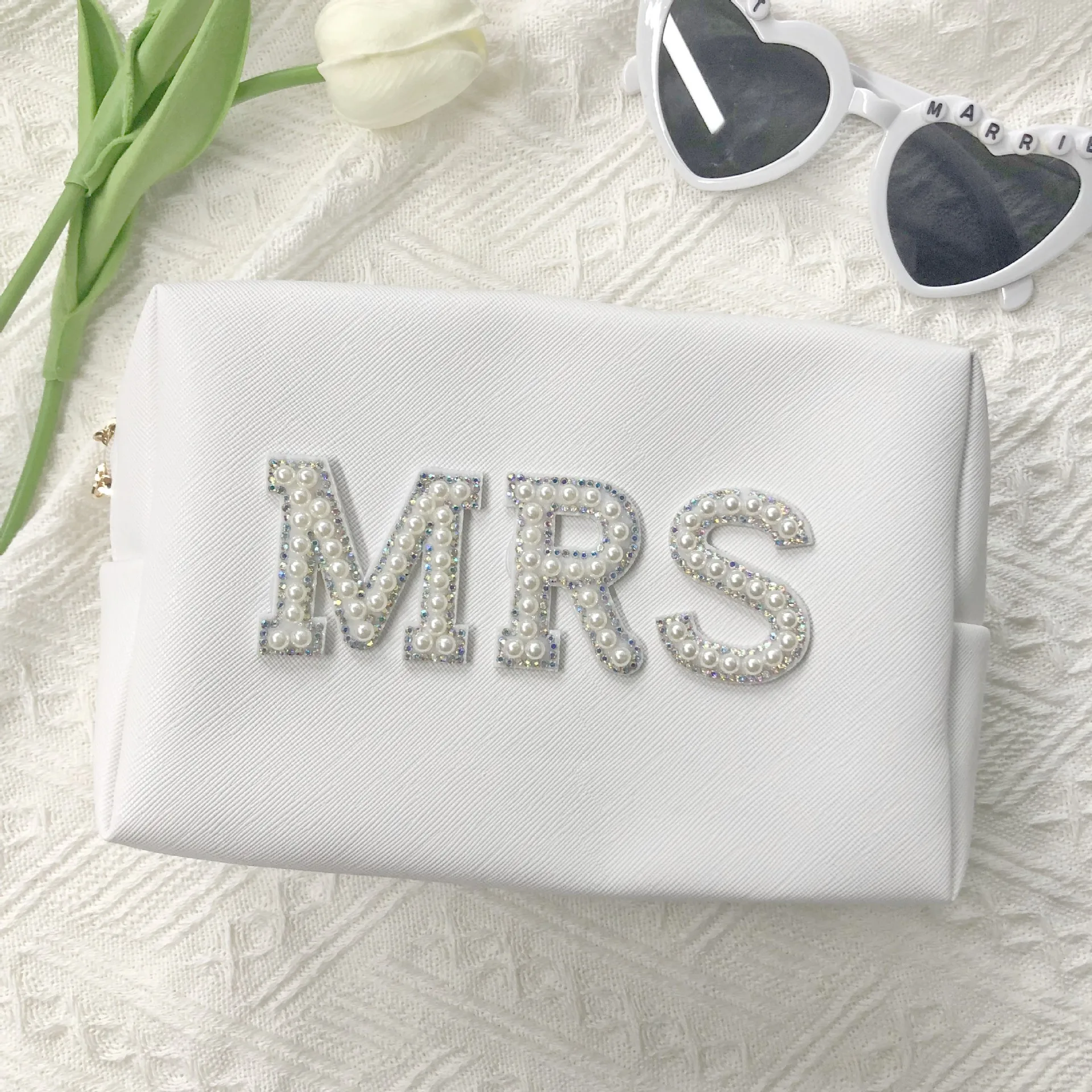Creative MRS/BRIDE Pearl Letter Bridal Makeup Bag Waterproof Travel Portable Pu Leather Cosmetic Bag For Bridesmaid Wedding Gift