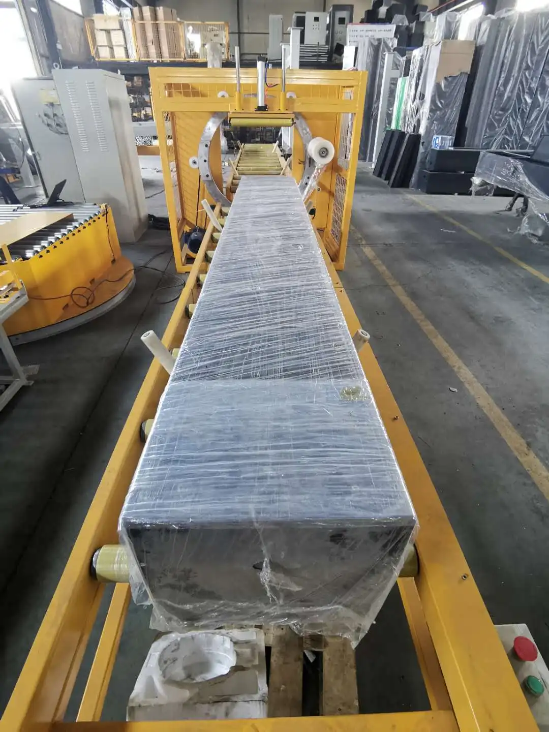 High performance horizontal shrink wrapping machines