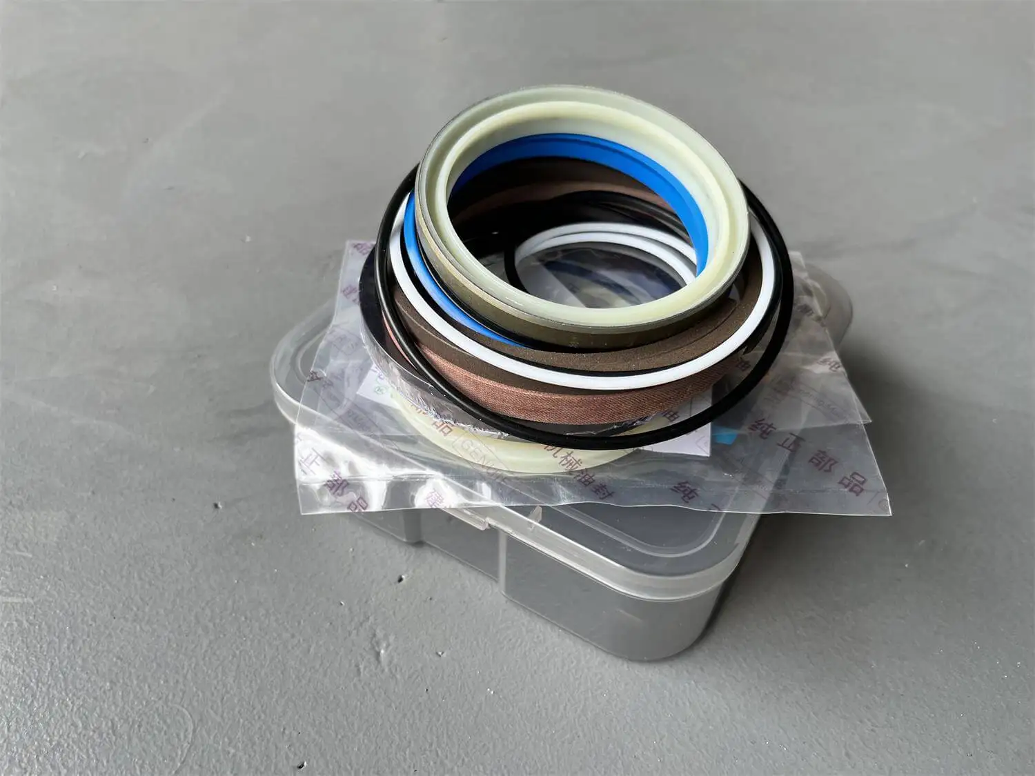 Oil seal kits for excavator bucket cylinders Komatsu Hitachi Excavators Excavator Hydraulic Pump Motor Oil Seal Kits.