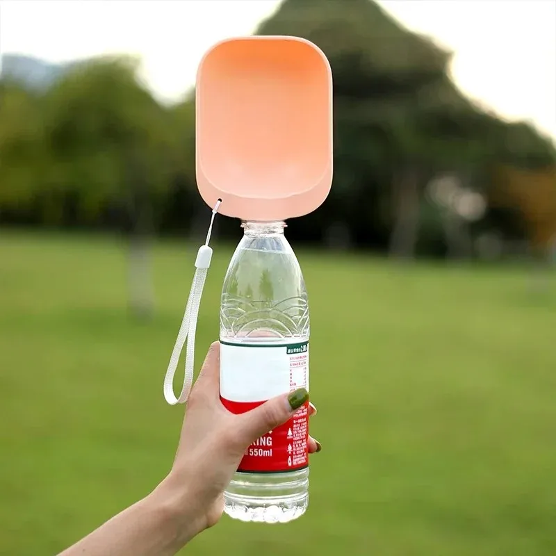 Convenient Portable Silicone Pet Dog Water Drinking Bowl Pet Outdoor Water Dispenser  Can Mount on Water Bottles