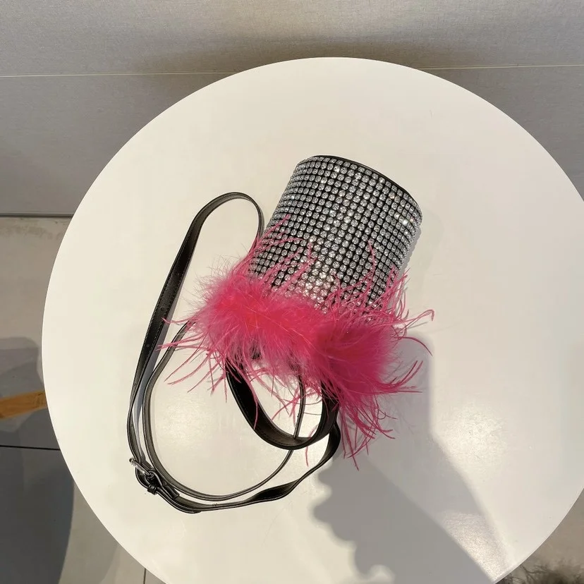 Hot fashion women round diamond bucket bags with feather Sweat Girls Bling fur bags Ladies shiny rhinestone evening clutch purse