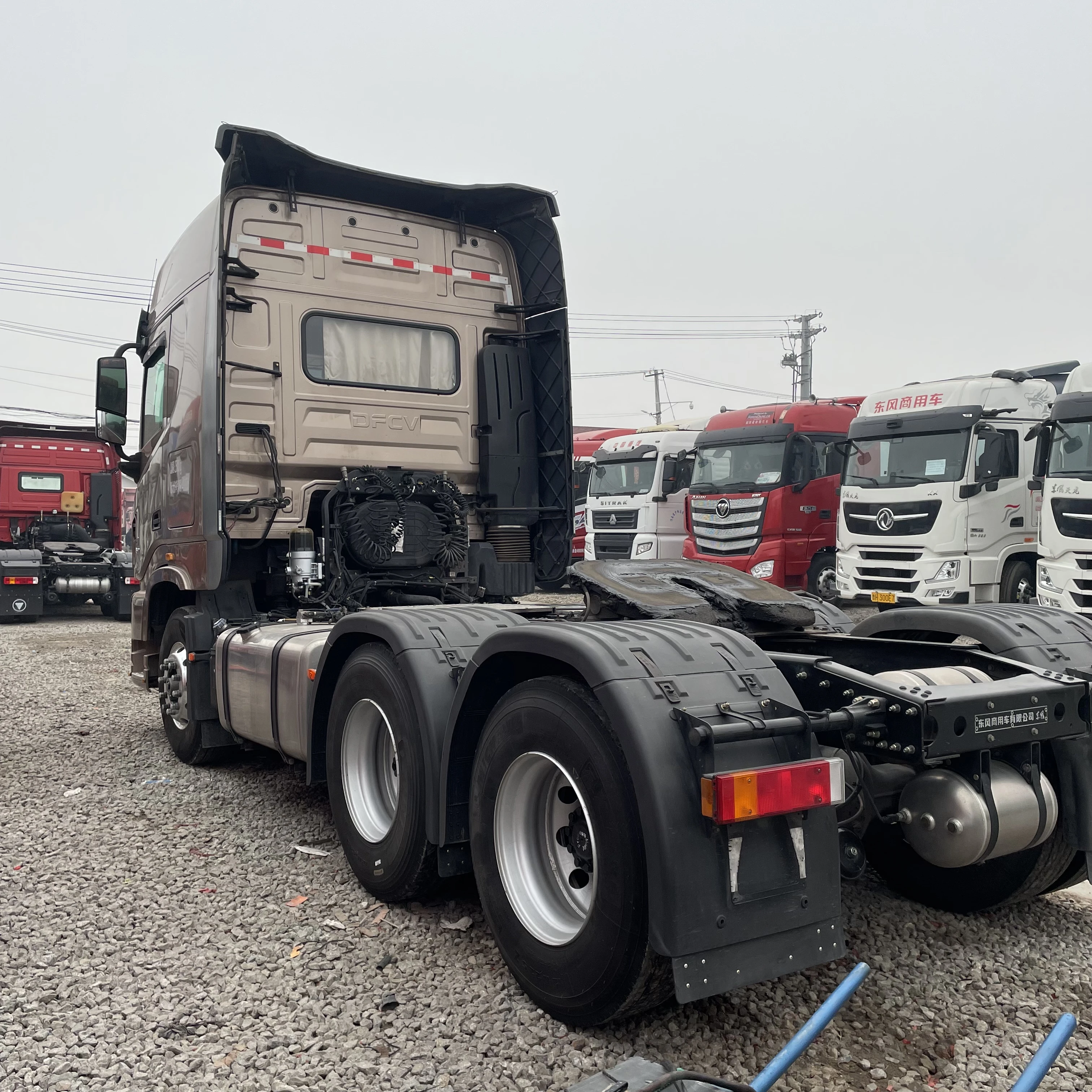 Трактор Dongfeng Tianlong KX 6x4 дизельный 560 мощность родом из Китая