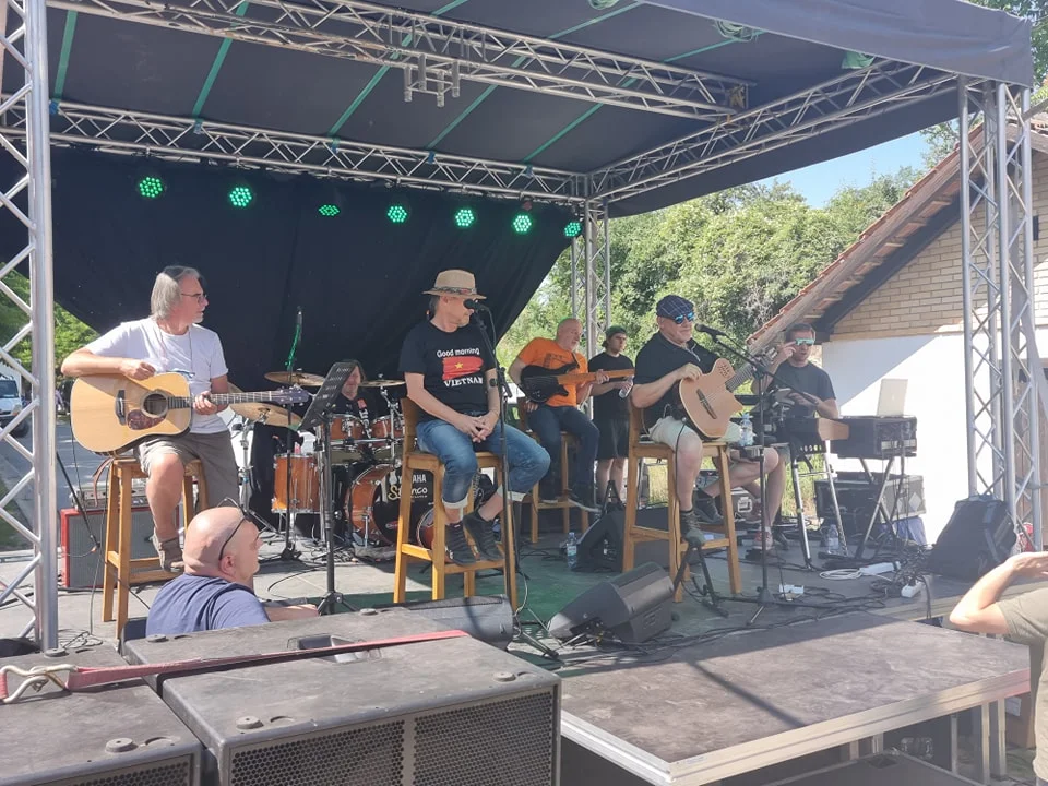 Aluminum concert band stage choral and drum risers