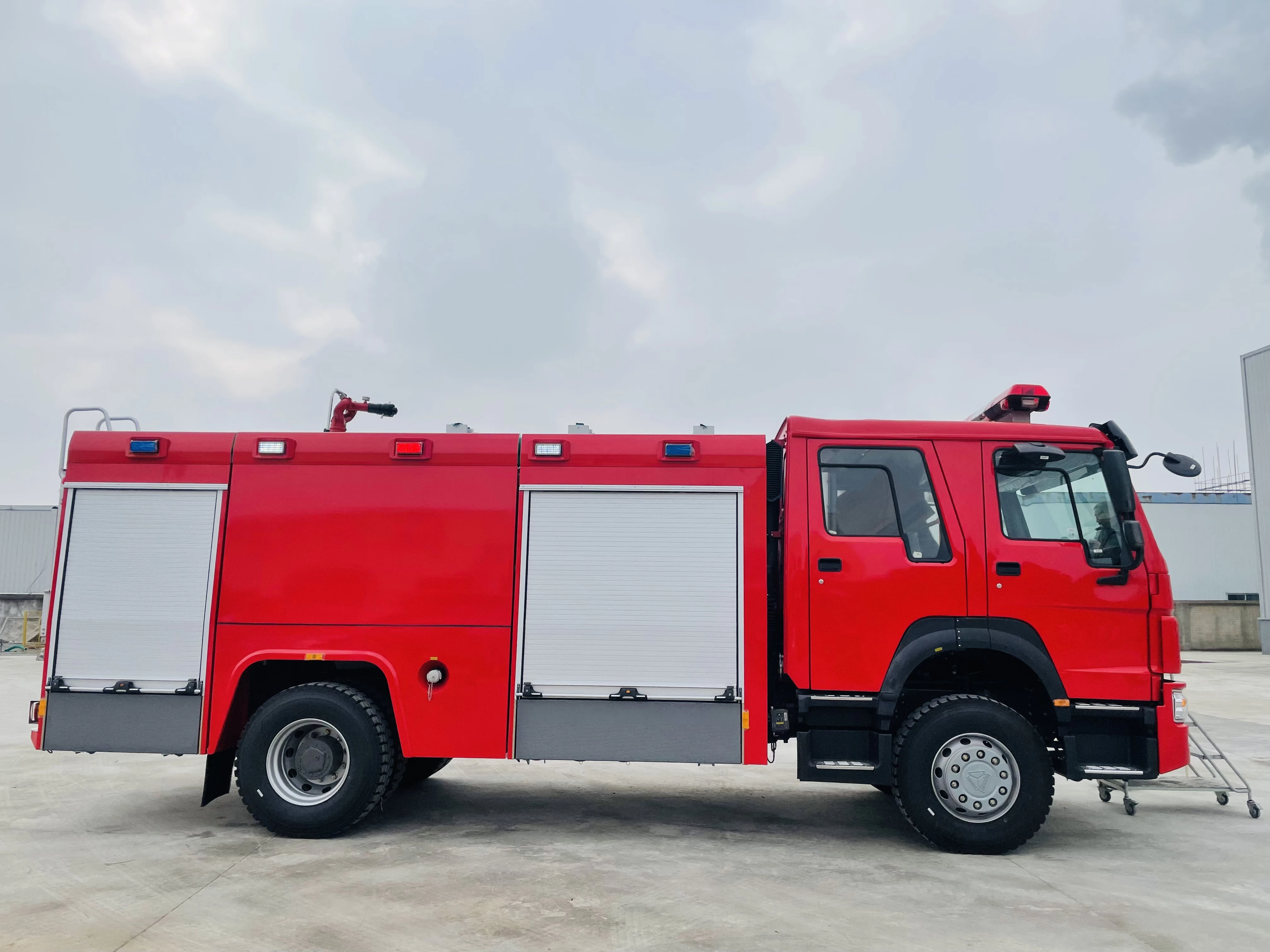Apparatus Ladder Water Storage Tank Emergency Rescue Fire Truck For Sale