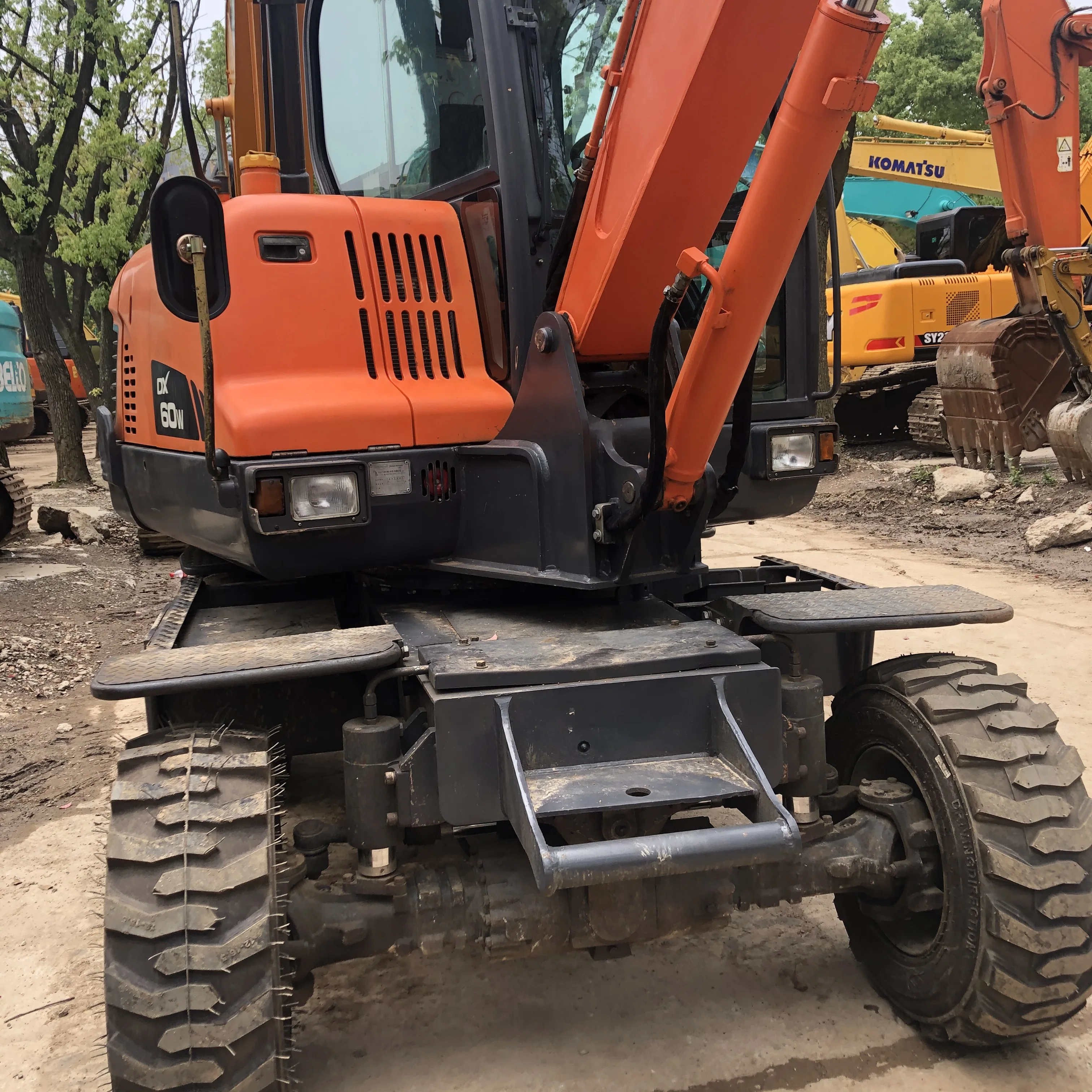 Б/у колесный экскаватор doosan DX60/150/200/210 продажа в Шанхае по низкой цене