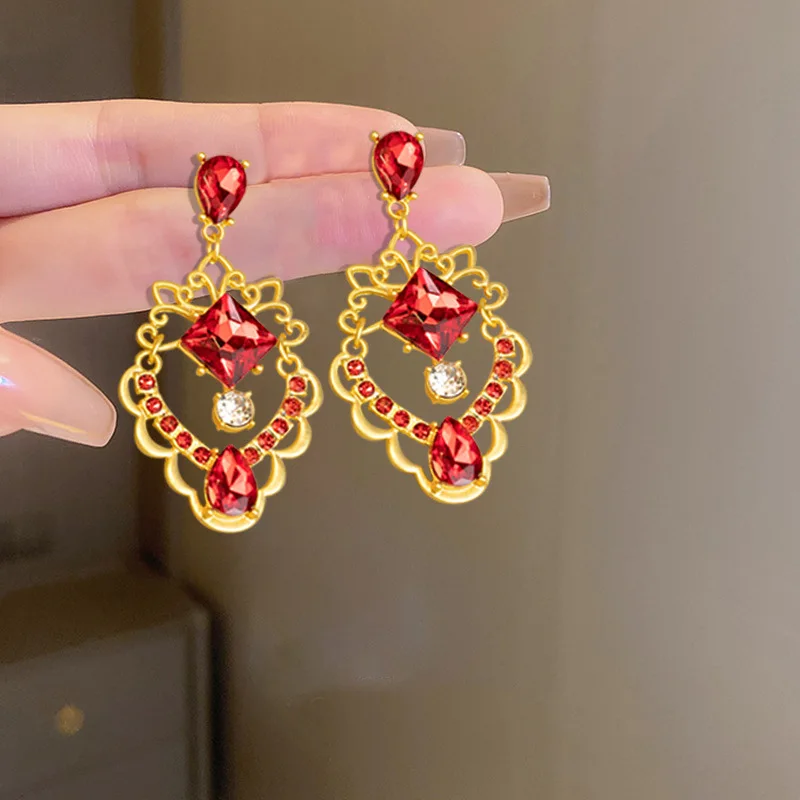 Wholesale Vintage Fashion Gold Tone Rhinestone Dangle Earrings for Women