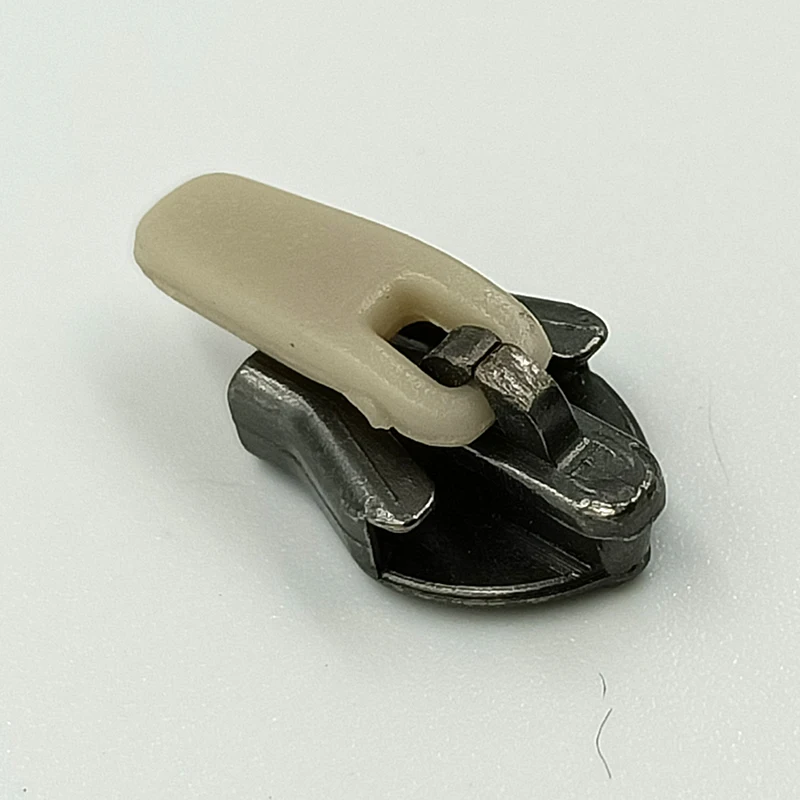 Wholesale Metal Zipper Sliders with Plastic rubber puller Tab Sizes 3# Customizable for Clothing Luggage  for Repair