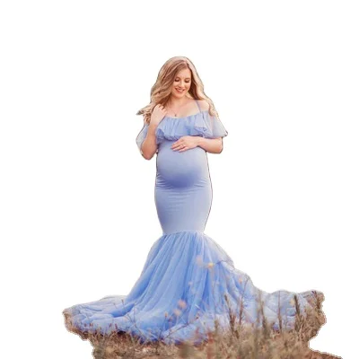 Шифоновое свадебное платье для беременных с оборками и открытыми плечами на тонких бретельках