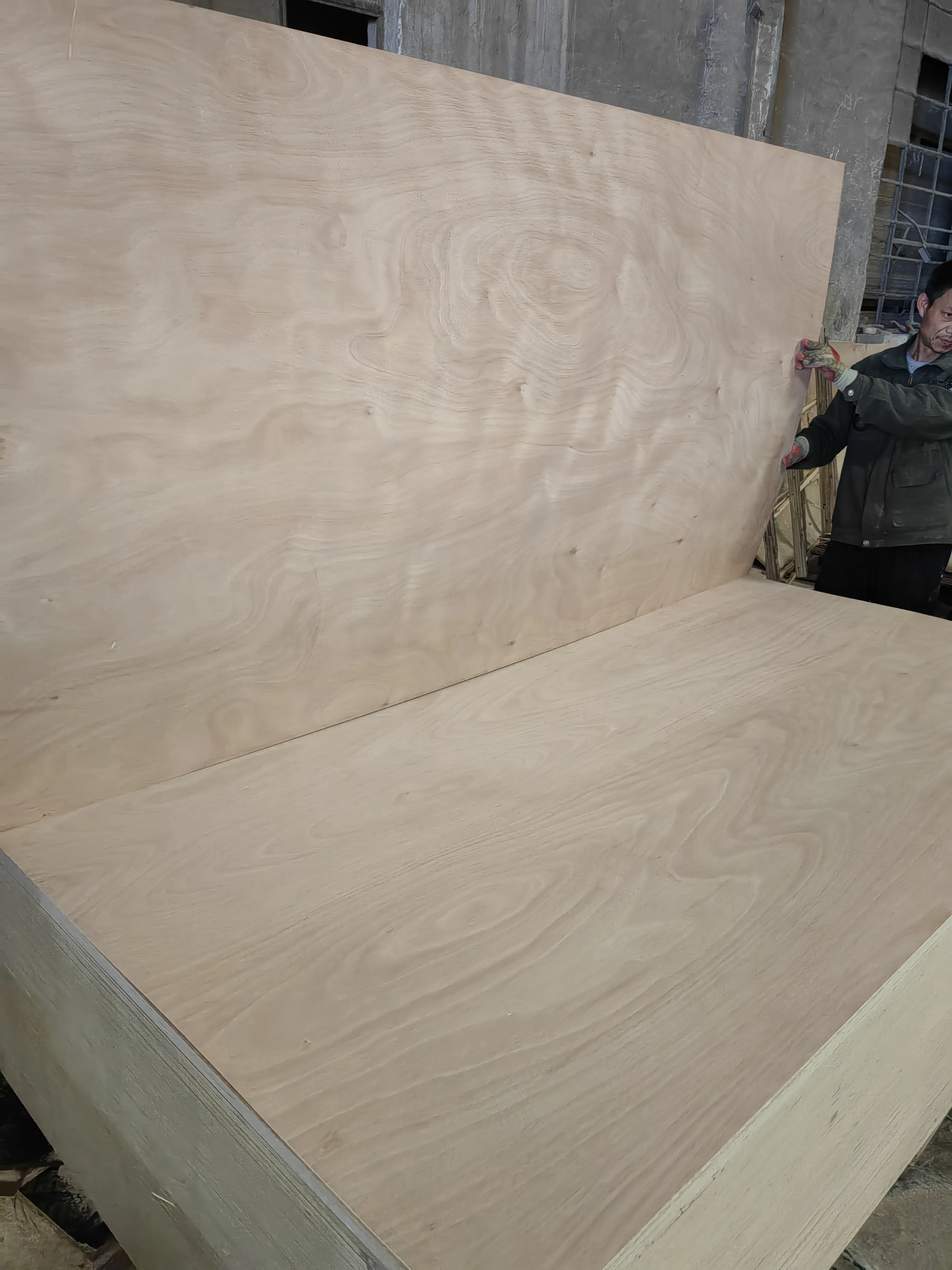 9mm Plywood Linyi Factory Plywood Sheet 3mm 5mm 9mm 12mm 15mm 18mm Okoume Plywood With Competitive