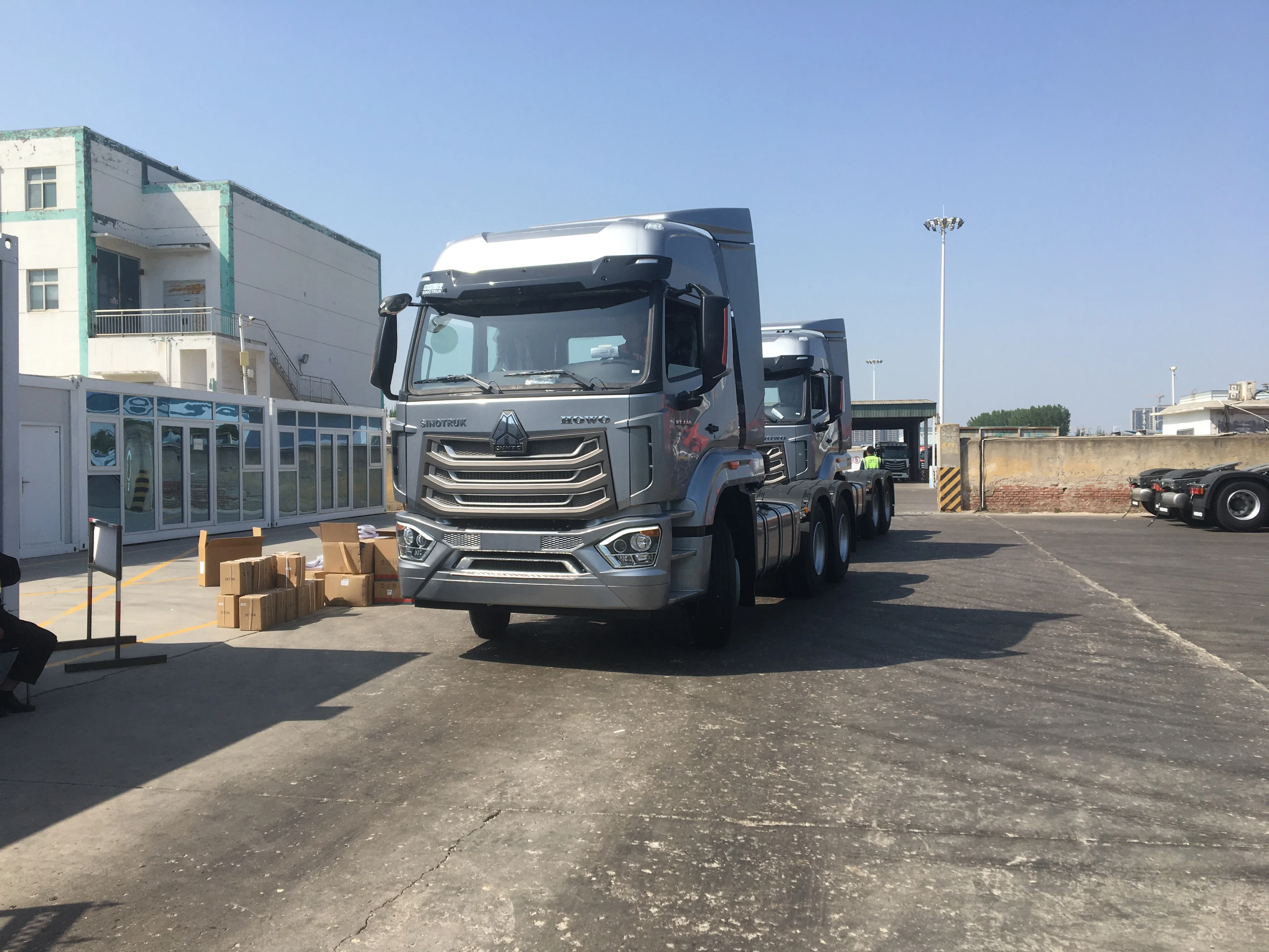 Sinotruck sinotruk 420 howo 371 тягач цена