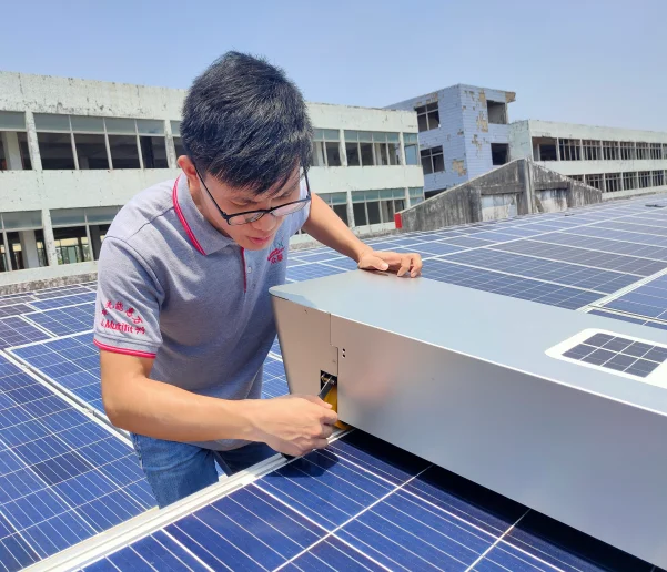 Multifit Brush Automatic 1650mm Solar Cleaning Robot Machine Auto Dry/Water Solar Panel Cleaning Robot